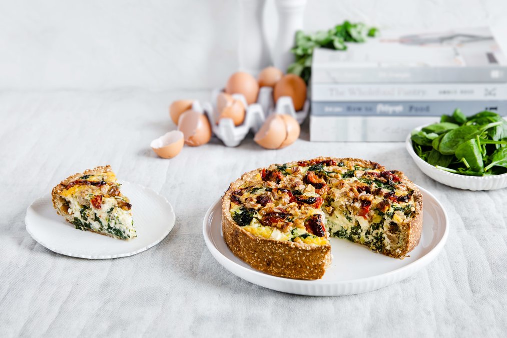 LCHF-paj med grönkål, valnötter och fetaost