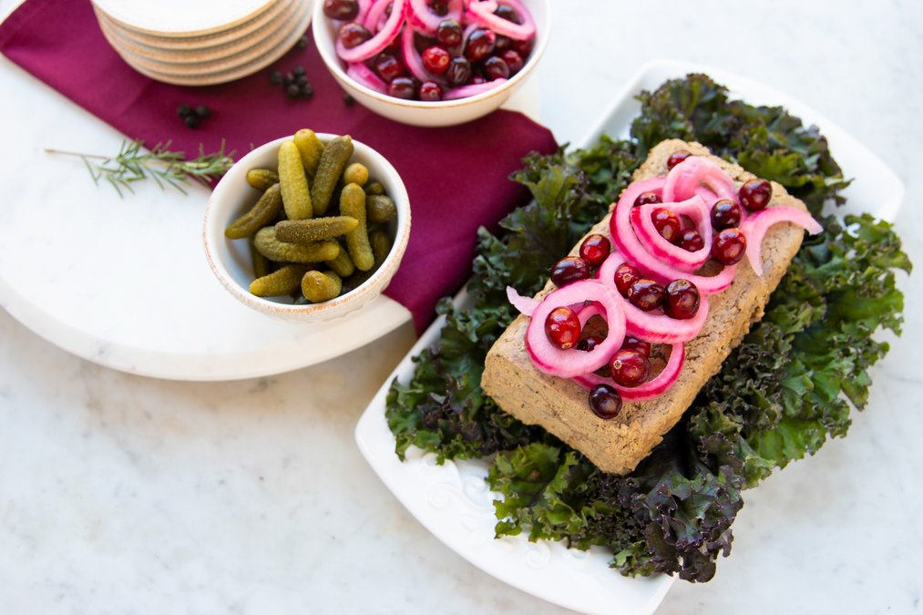 Julpaté med picklade lingon och rödlök