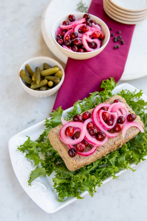 Julpaté med picklade lingon och rödlök
