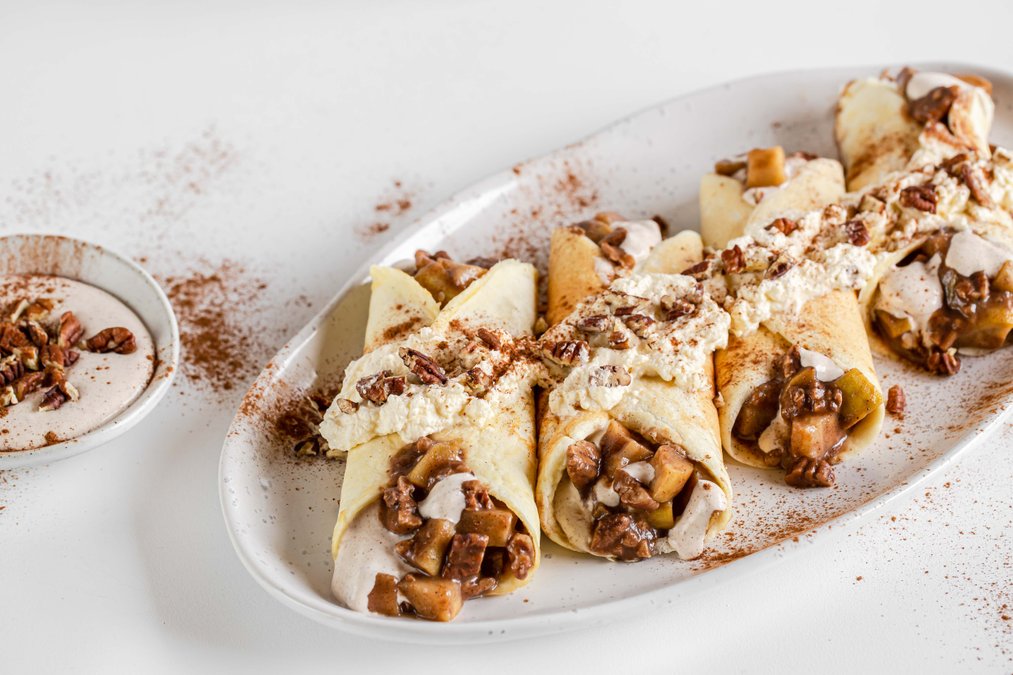 LCHF-crêpes fyllda med krämig zucchiniröra