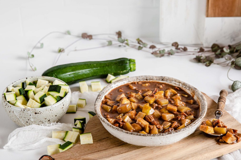 Zucchini-äpplen med pekannötter