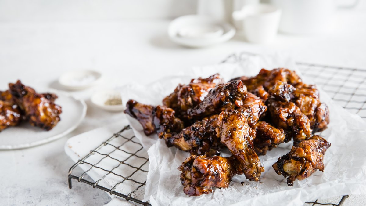 Sticky chicken wings