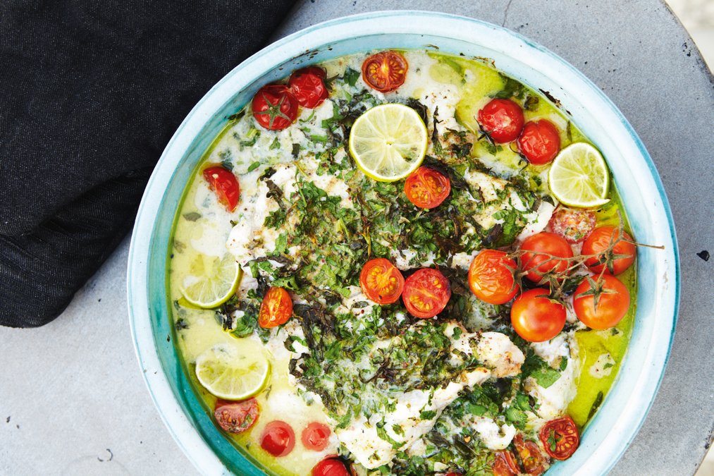 Torsk med örter, kokosmjölk, lime och tomater