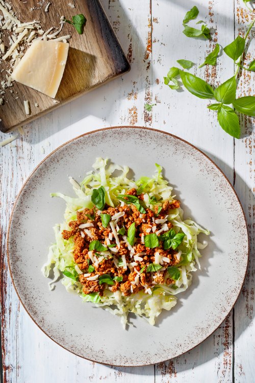 Snabb ketobolognese med kalkon och kålnudlar