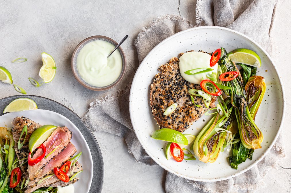 Färsk tonfisk med sesamcrust och wasabimayo