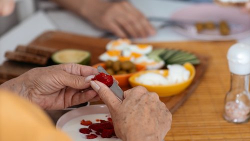 Monica 81 år: "16:8-modellen ger mig mer skapartid"