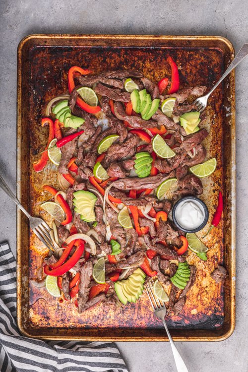 Fajitas med strimlad biff och grönsaker