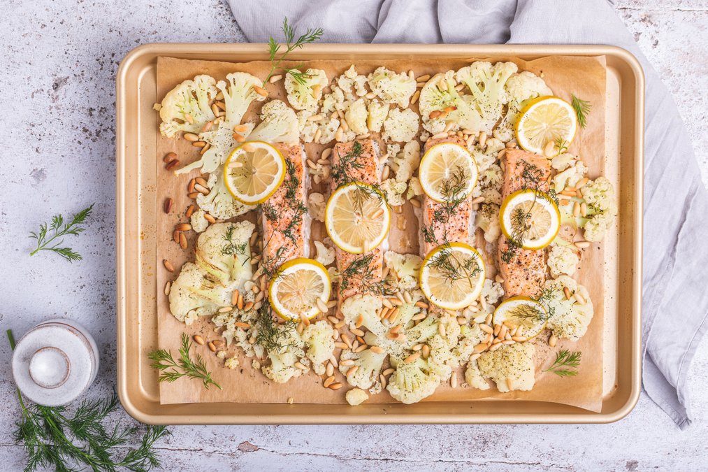 Citronlax med blomkål och pinjenötter