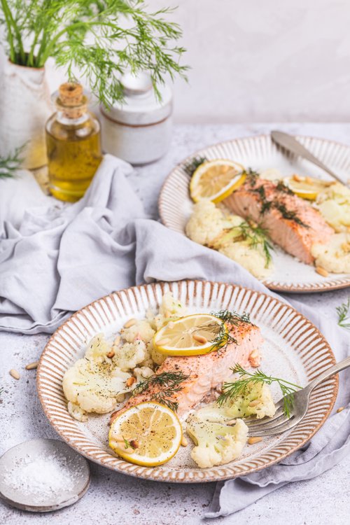 Citronlax med blomkål och pinjenötter