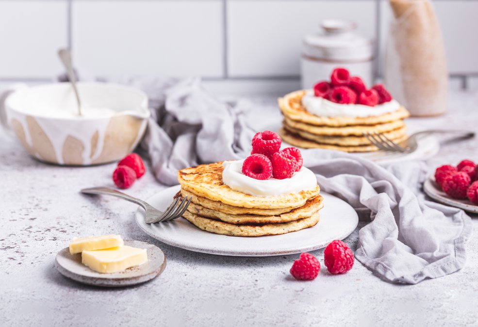 Proteinpannkakor med grekisk yoghurt och hallon