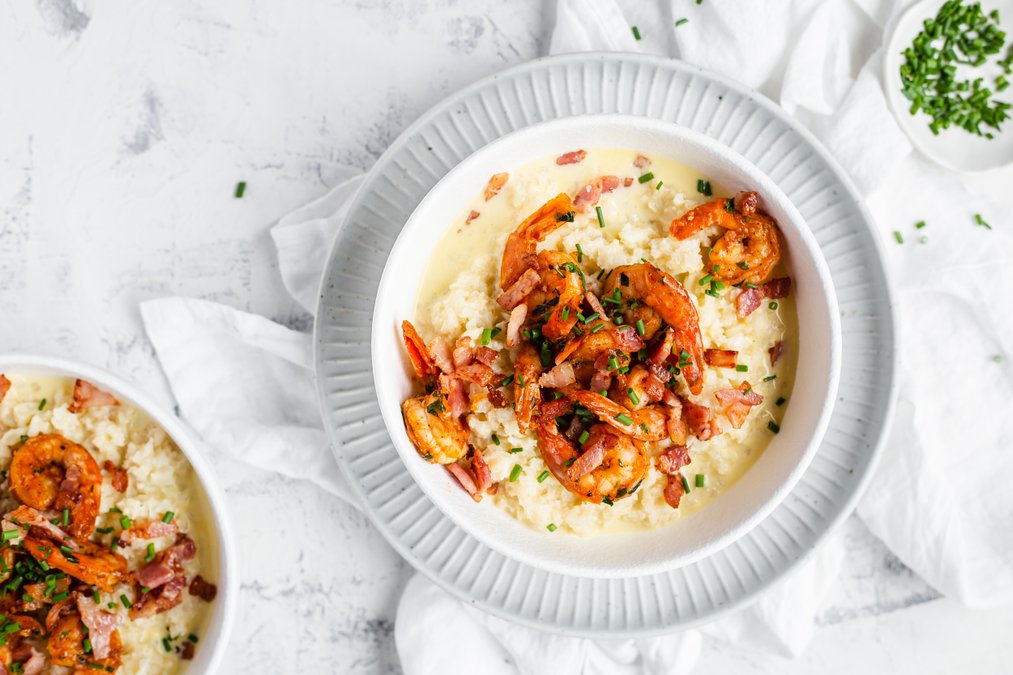 Kryddiga räkor med blomkålsgrits