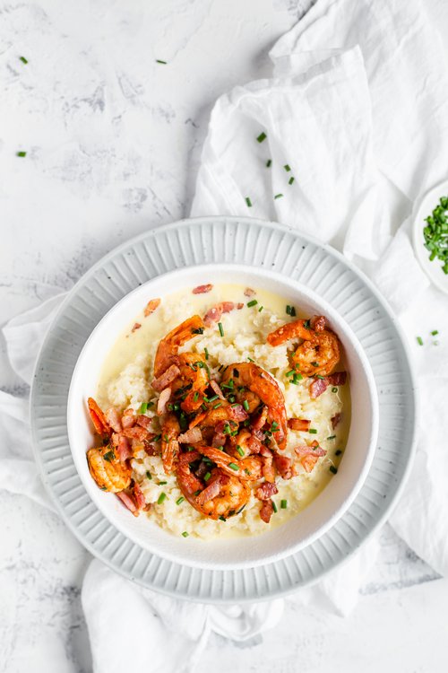 Kryddiga räkor med blomkålsgrits