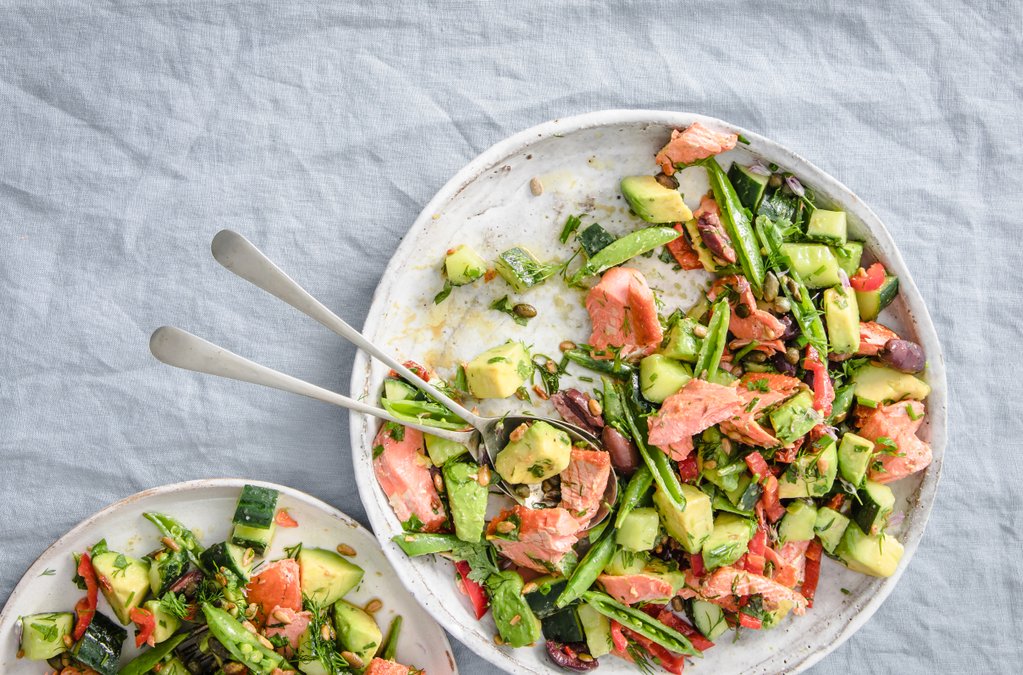 Supersallad med lax och avokado