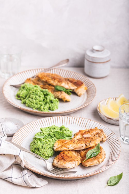 Stekt kycklingfilé med broccolimos