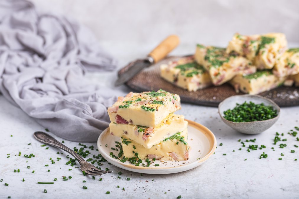 Äggkakor med kalkonbacon och gräslök