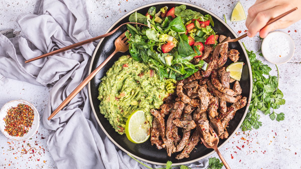 Mexikansk biff med sallad och guacamole