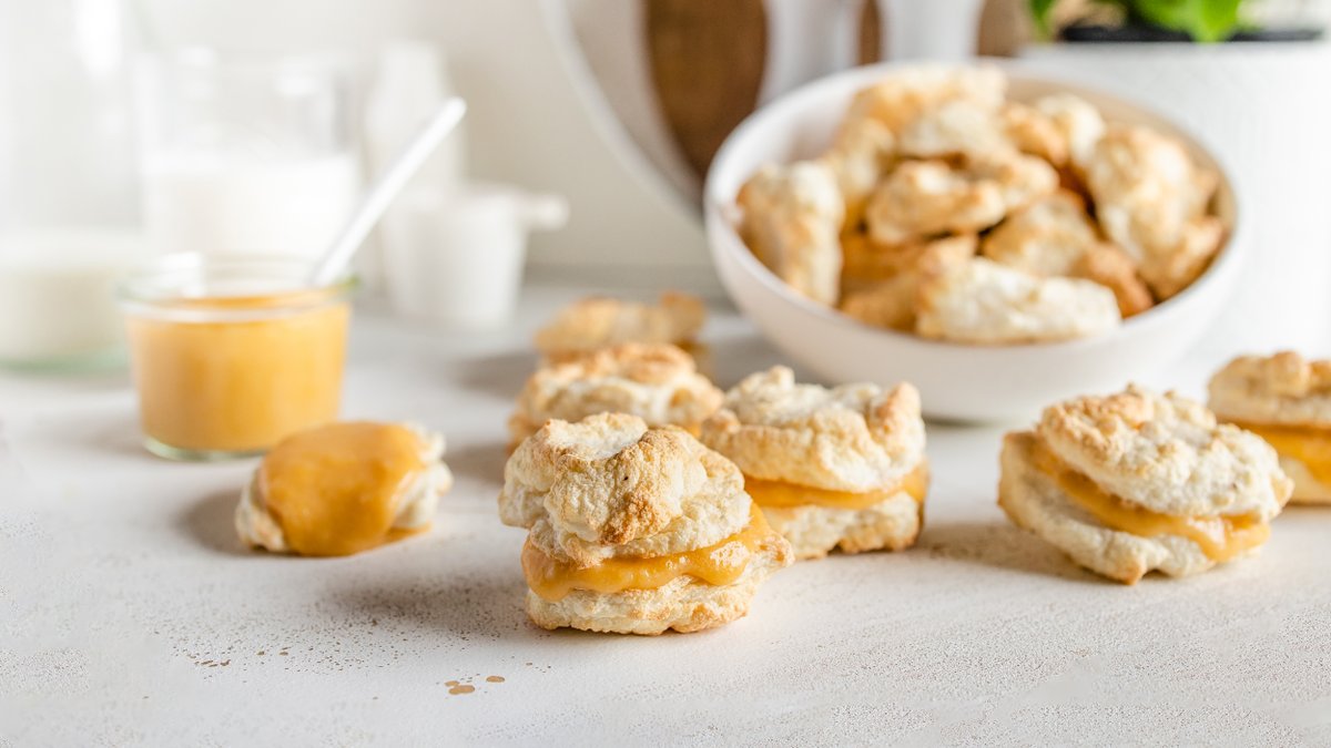 Sockerfria mandelkakor med lemon curd