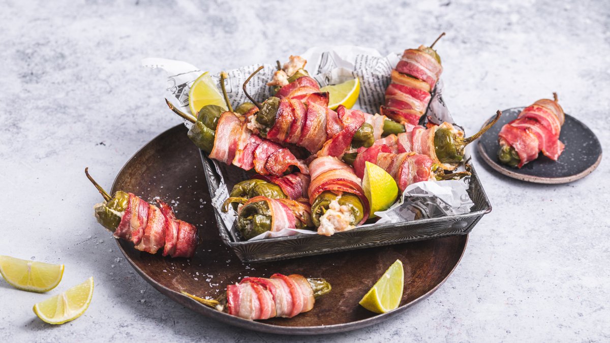 Baconlindade jalapeño poppers
