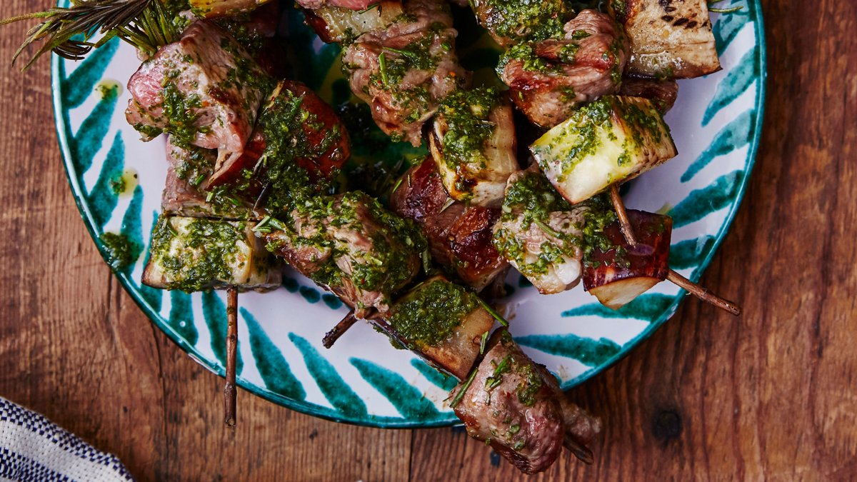 Grillad lammspett med rosmarin och salsa verde