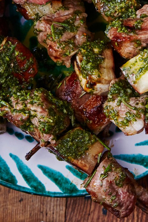 Grillade lammspett med rosmarin och salsa verde