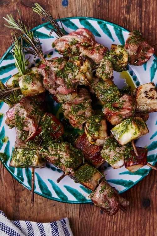 Grillade lammspett med rosmarin och salsa verde