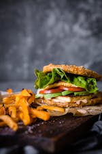 Halloumi burger with rutabaga fries