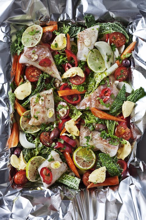Fish with vegetables baked in foil