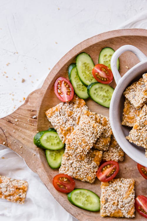 Low carb sesame crispbread