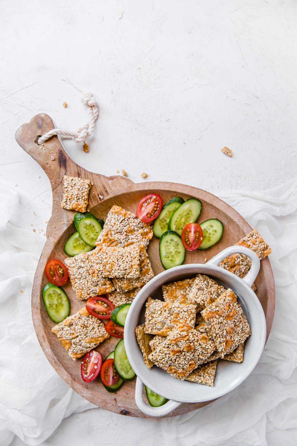 Low carb sesame crispbread