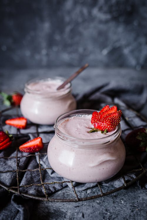 Low carb coconut cream with berries