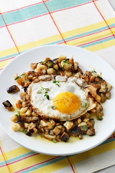Low-carb eggplant hash with eggs<br />(Breakfast)
