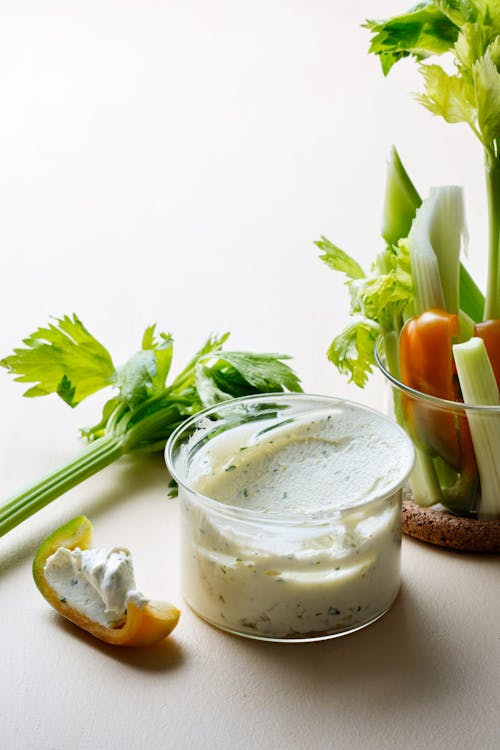 Low-carb cream cheese with herbs