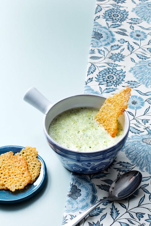 Creamy low carb broccoli and leek soup