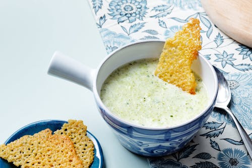 Creamy low carb broccoli and leek soup