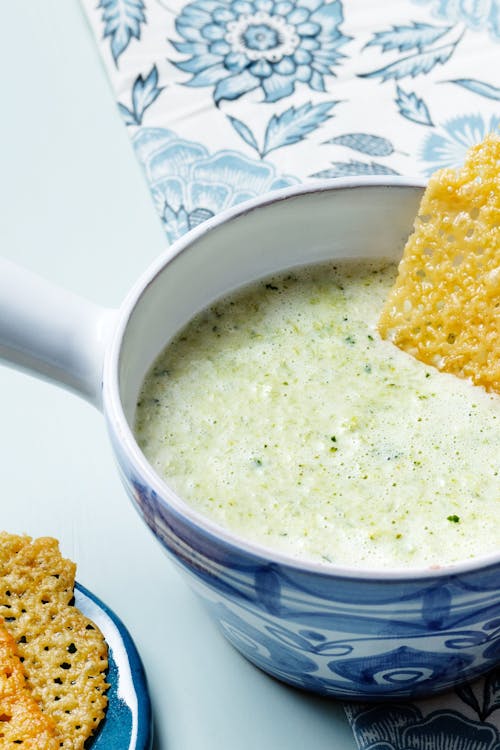 Creamy low carb broccoli and leek soup