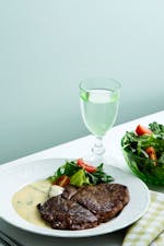 Keto steak with béarnaise sauce