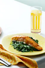 Keto chili-covered salmon with spinach