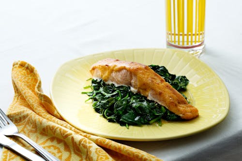 Keto chili-covered salmon with spinach