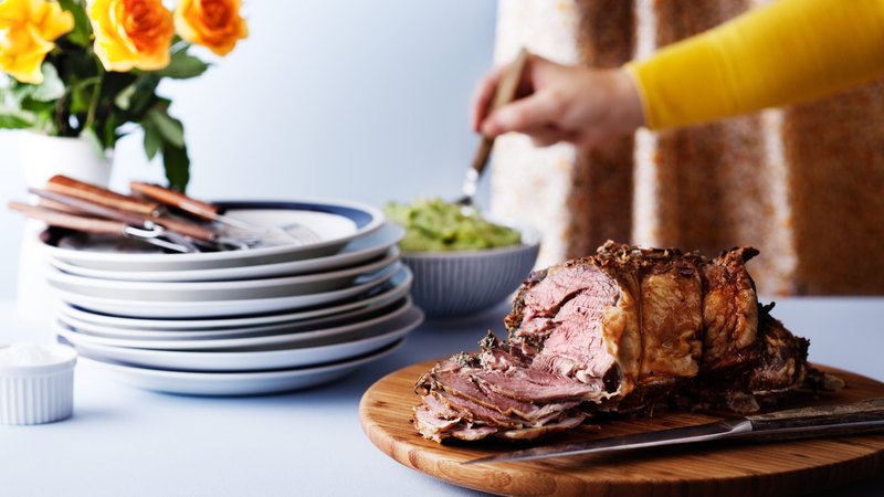 Low carb lamb roast with broccoli purée