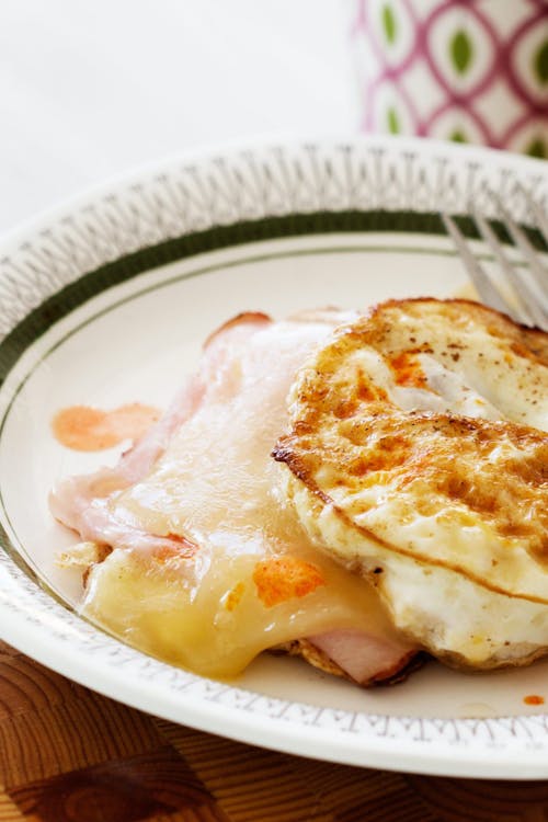 No-bread keto breakfast sandwich