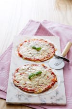 Low-carb tortilla pizza