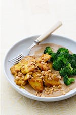 Thai chicken with satay sauce and broccoli