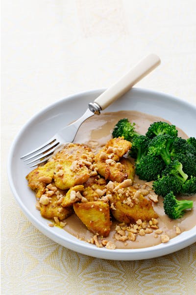 Thai chicken with satay sauce and broccoli