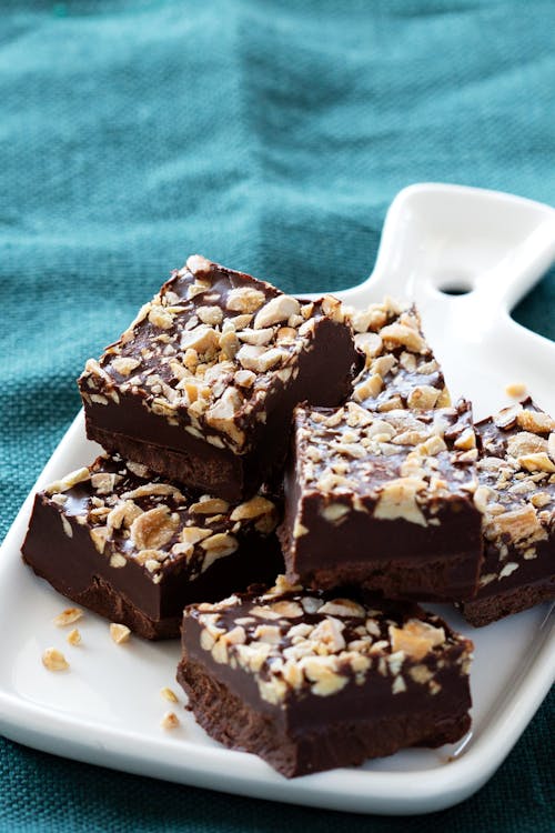Low carb chocolate and peanut squares