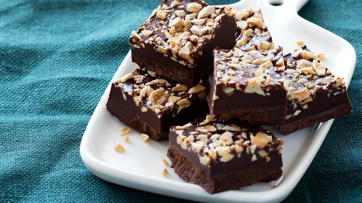 Low-Carb Chocolate and Peanut Squares