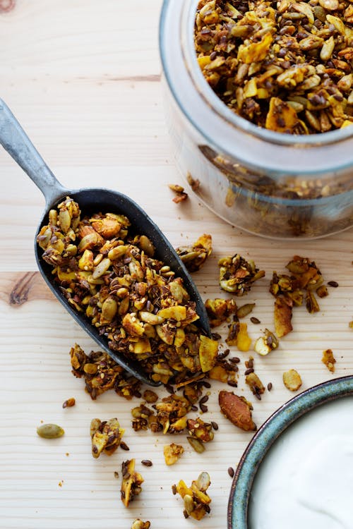 Golden low carb granola