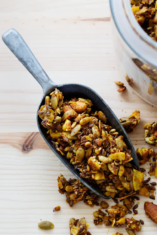 Golden low carb granola