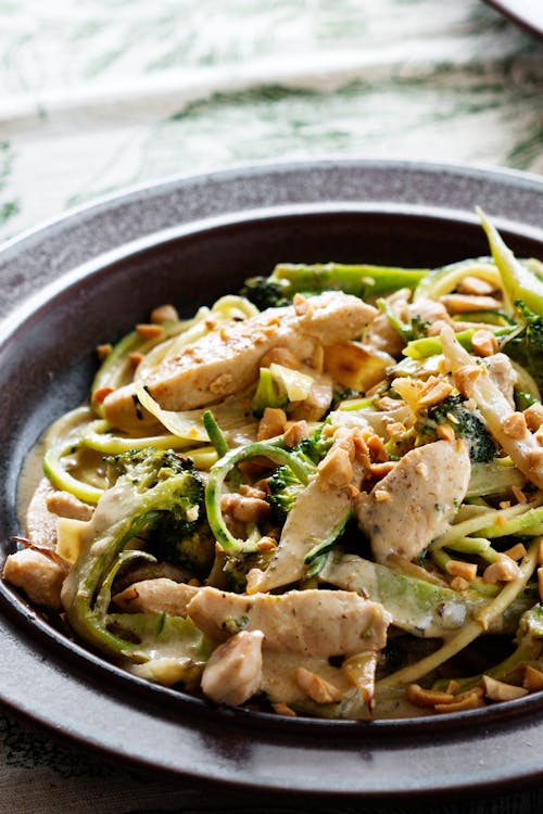 Quick green curry chicken with peanuts