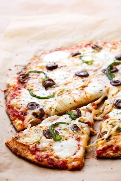 Low-carb cauliflower pizza with green bell peppers and olives<br />(Dinner)