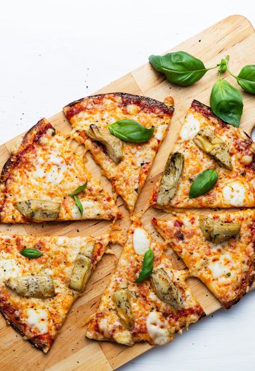 Low carb cauliflower pizza with artichokes